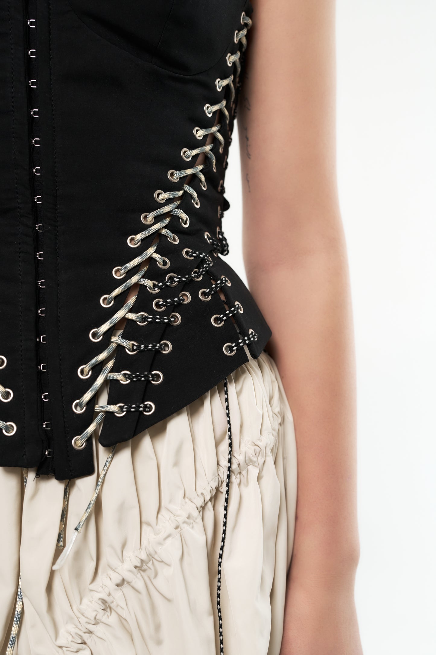 LACE UP CORSET